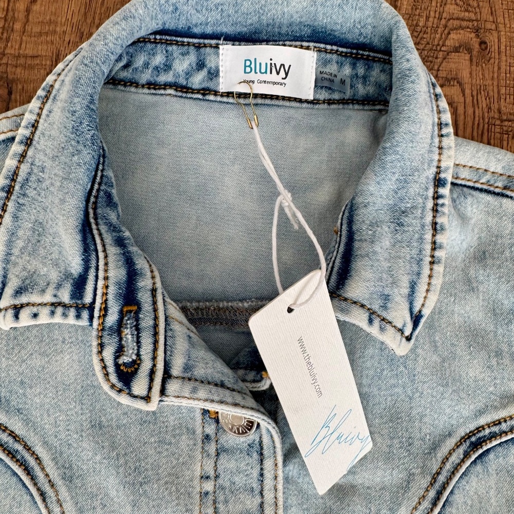 NWT Blueivy Denim Belted Sleeveless Collared Romper Women's Size M T - Picture 3 of 7